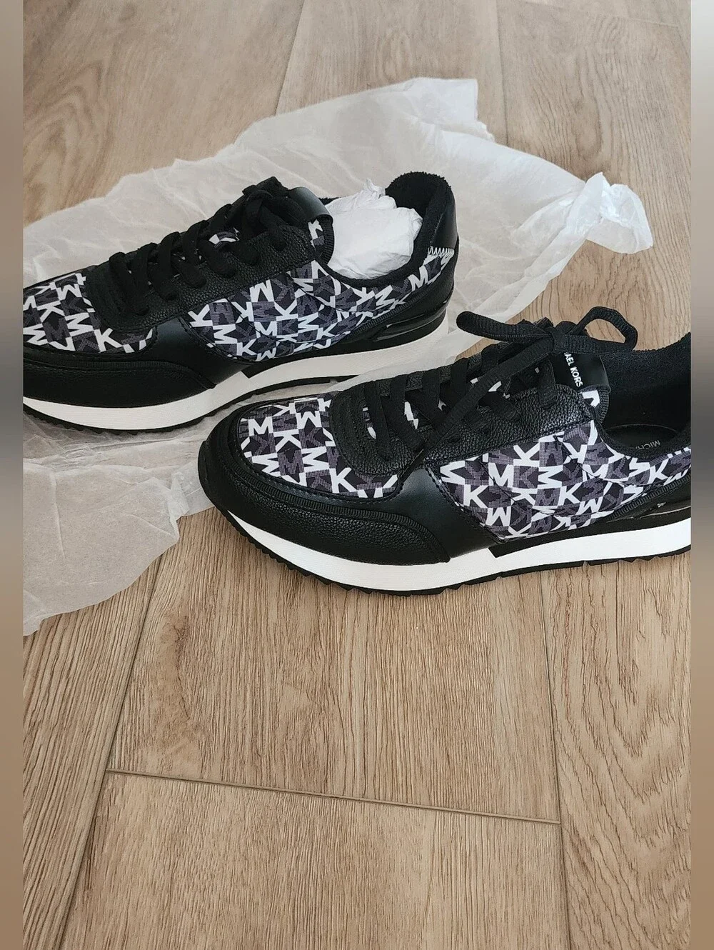 Michael Kors Andi Graphic Logo Trainers in a black combination size 8 New Unbox